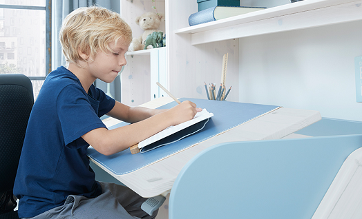 儿童书桌哪个好？怎样选择合适书桌？